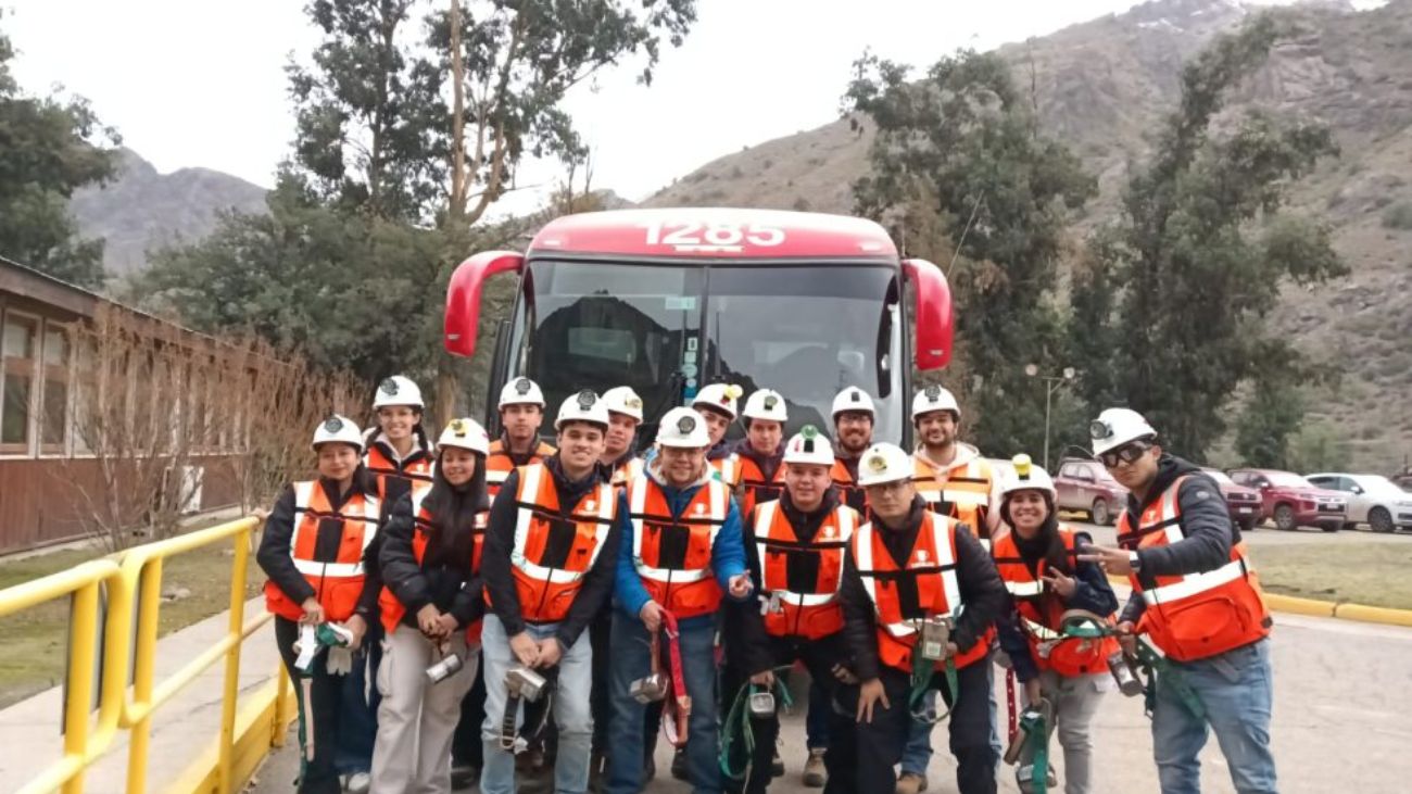 Estudiantes de la Universidad de Santiago profundizan en técnicas mineras durante visita a Mina Subterránea Río Blanco de Codelco