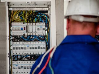 Tableros Eléctricos en Chile: Clave para la Eficiencia Energética y Seguridad en Industrias Clave