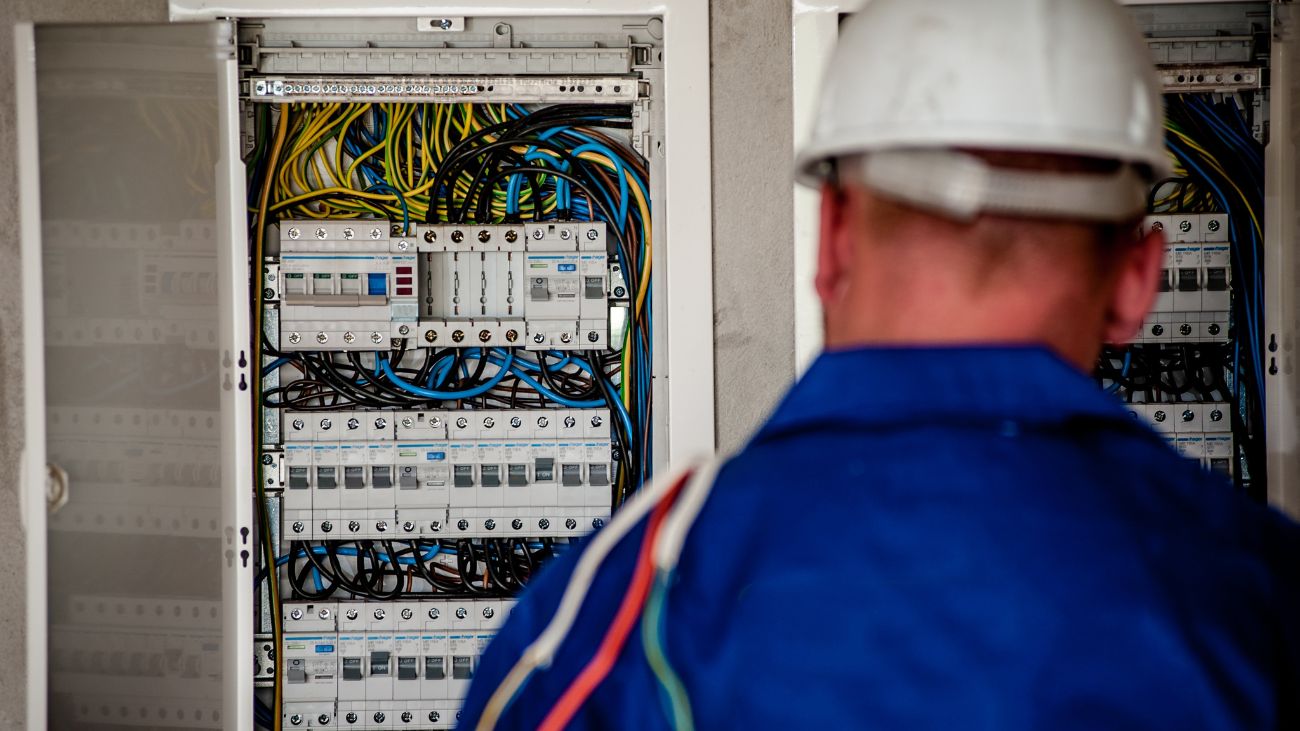Tableros Eléctricos en Chile: Clave para la Eficiencia Energética y Seguridad en Industrias Clave