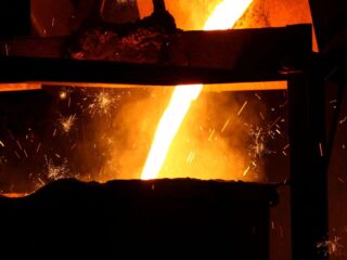 Escondida Impulsa Producción de Cobre a 333,6 Mil Toneladas en el Primer Trimestre de 2025, Elevando Ingresos en un 73%