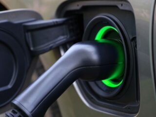 Chile apunta a 93,000 vehículos eléctricos para 2030: Avances clave en la Estrategia Nacional de Electromovilidad