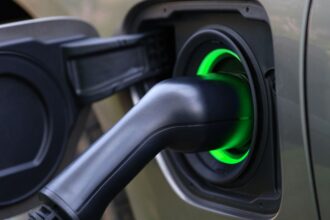 Chile apunta a 93,000 vehículos eléctricos para 2030: Avances clave en la Estrategia Nacional de Electromovilidad