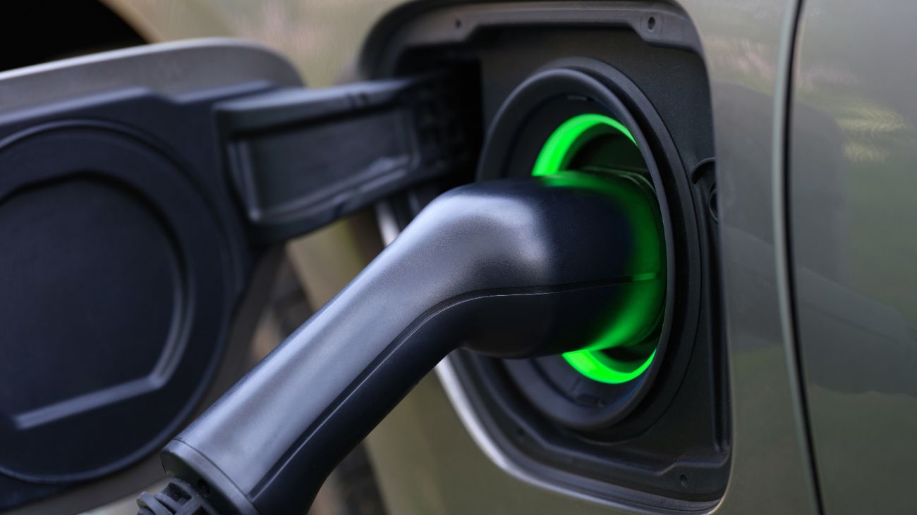 Chile apunta a 93,000 vehículos eléctricos para 2030: Avances clave en la Estrategia Nacional de Electromovilidad