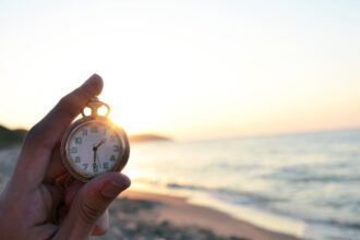 Chile Ajusta su Reloj: Inicio del Horario de Verano el 7 de Septiembre de 2025, Excepciones en Aysén y Magallanes