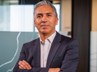 Marcelo Bustos, Nuevo CEO de Sierra Gorda SCM, Promete Impulsar Producción Sostenible en la Minería Chilena