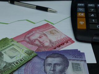 Histórico aumento del sueldo mínimo en Chile: Más de 950 mil beneficiados y liderazgo en Sudamérica desde 2023