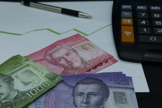 Histórico aumento del sueldo mínimo en Chile: Más de 950 mil beneficiados y liderazgo en Sudamérica desde 2023