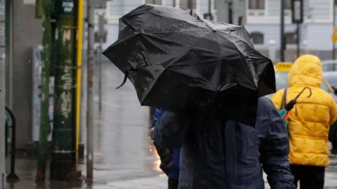 Pronóstico del Tiempo en Santiago: Lluvias Leves y Frío Intenso Este Fin de Semana