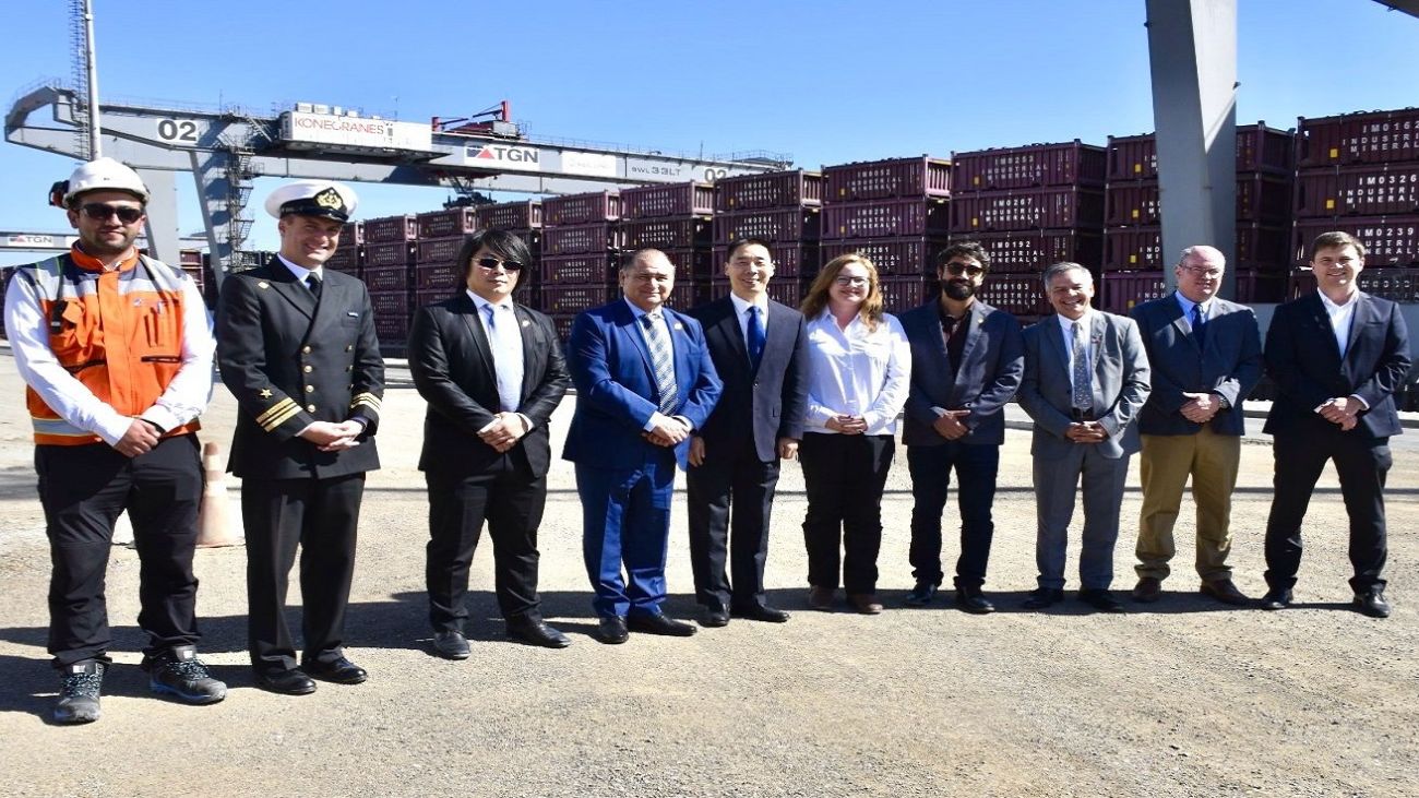 Embajador chino impulsa lazos comerciales y logísticos en visita a terminales portuarios de Antofagasta