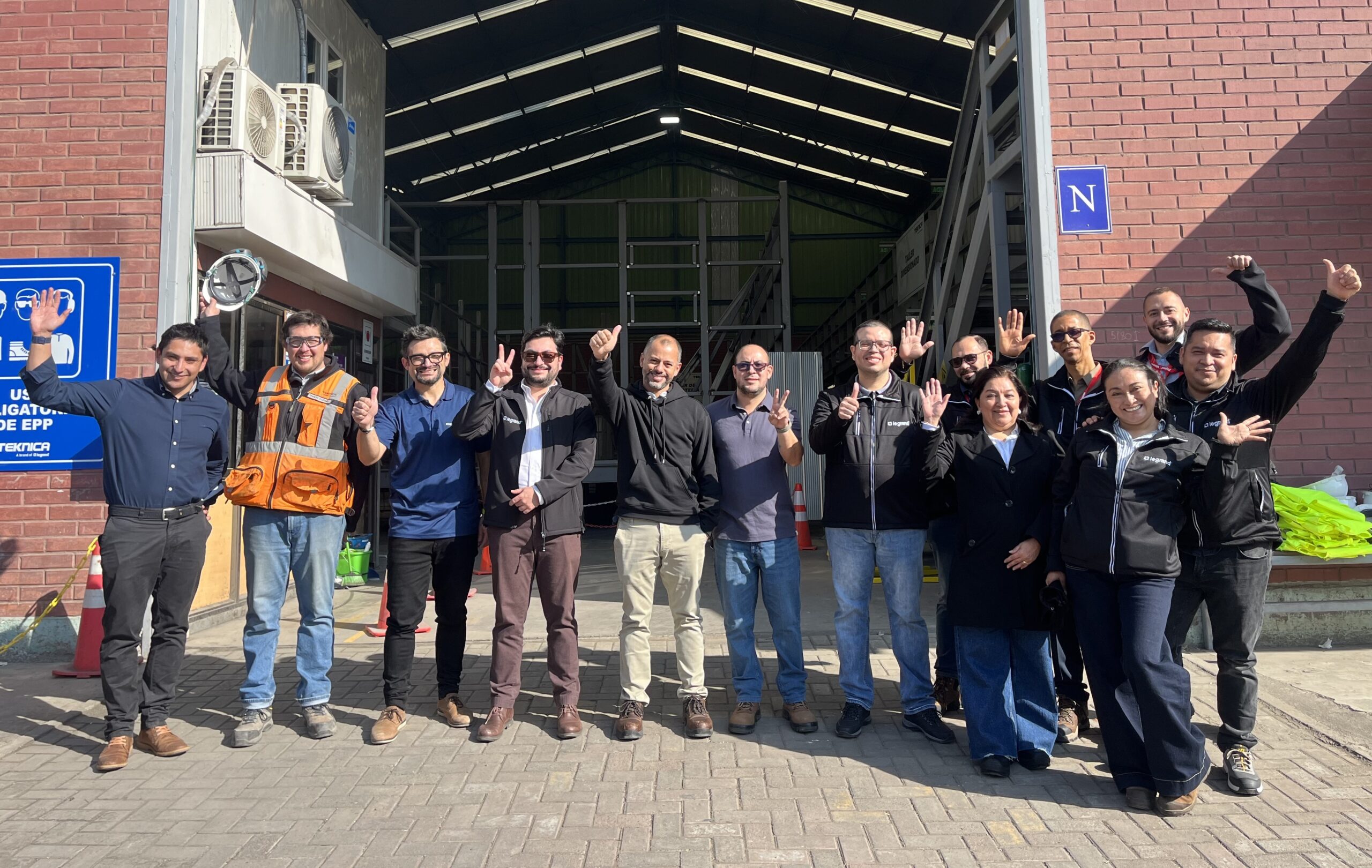 Ejecutivos de Centroamérica visitan Chile para conocer soluciones innovadoras de Legrand