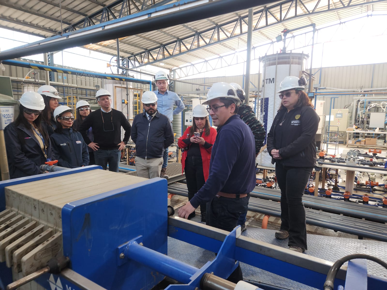 Director del Instituto Nacional de Litio y Salares visita planta piloto de SIMCO Lithium