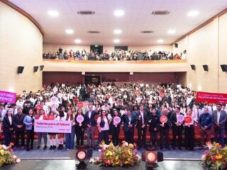 Spence | BHP entrega beca al 22% de los estudiantes de educación media de Mejillones otorgando el beneficio a más de 250 jóvenes