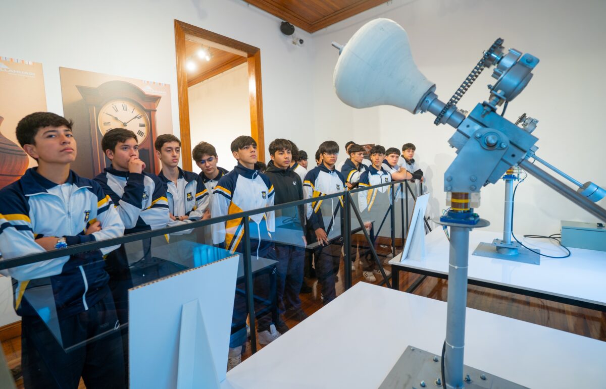 Más de dos mil personas han visitado exposición “Museo Newton” en Sala de Arte Casa Collahuasi