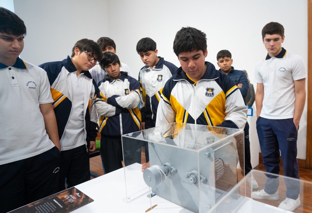 Más de dos mil personas han visitado exposición “Museo Newton” en Sala de Arte Casa Collahuasi