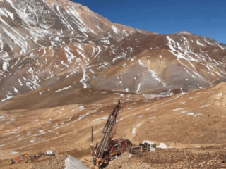 ATEX Resources intercepta 104 metros de 1,06% CuEq dentro de 568 metros de 0,86% CuEq, extendiendo la tendencia del pórfido de alta ley en Valeriano