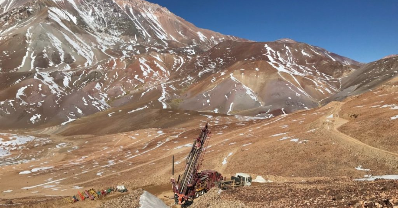 ATEX Resources intercepta 104 metros de 1,06% CuEq dentro de 568 metros de 0,86% CuEq, extendiendo la tendencia del pórfido de alta ley en Valeriano