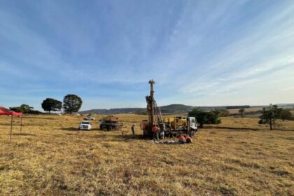 Brasil: Appia adquiere dos nuevas perforadoras de barrena y lanza un nuevo programa de perforación en el objetivo Gaia adyacente a Taygeta y Merope, proyecto PCH REE
