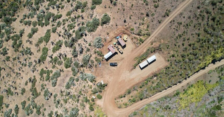 Altiplano Metals perfora 2.37% Cu, 0.30% g/t Au y 36.12% Fe en 2.89 m, incluyendo 15.29% Cu, confirmando la continuidad de alta ley en Santa Beatriz