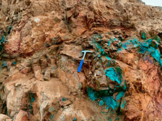Perforadoras de cobre Marimaca Sulfuros de Pampa Medina – Intersectas Excepcionales 6m de 12.0% Cu dentro de 26m de 4.1% Cu en Bornita dominante en SMRD-13, 40m de 2.1% Cu en SMD-02