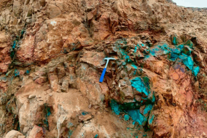 Perforadoras de cobre Marimaca Sulfuros de Pampa Medina – Intersectas Excepcionales 6m de 12.0% Cu dentro de 26m de 4.1% Cu en Bornita dominante en SMRD-13, 40m de 2.1% Cu en SMD-02