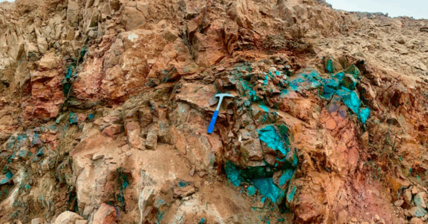 Perforadoras de cobre Marimaca Sulfuros de Pampa Medina – Intersectas Excepcionales 6m de 12.0% Cu dentro de 26m de 4.1% Cu en Bornita dominante en SMRD-13, 40m de 2.1% Cu en SMD-02