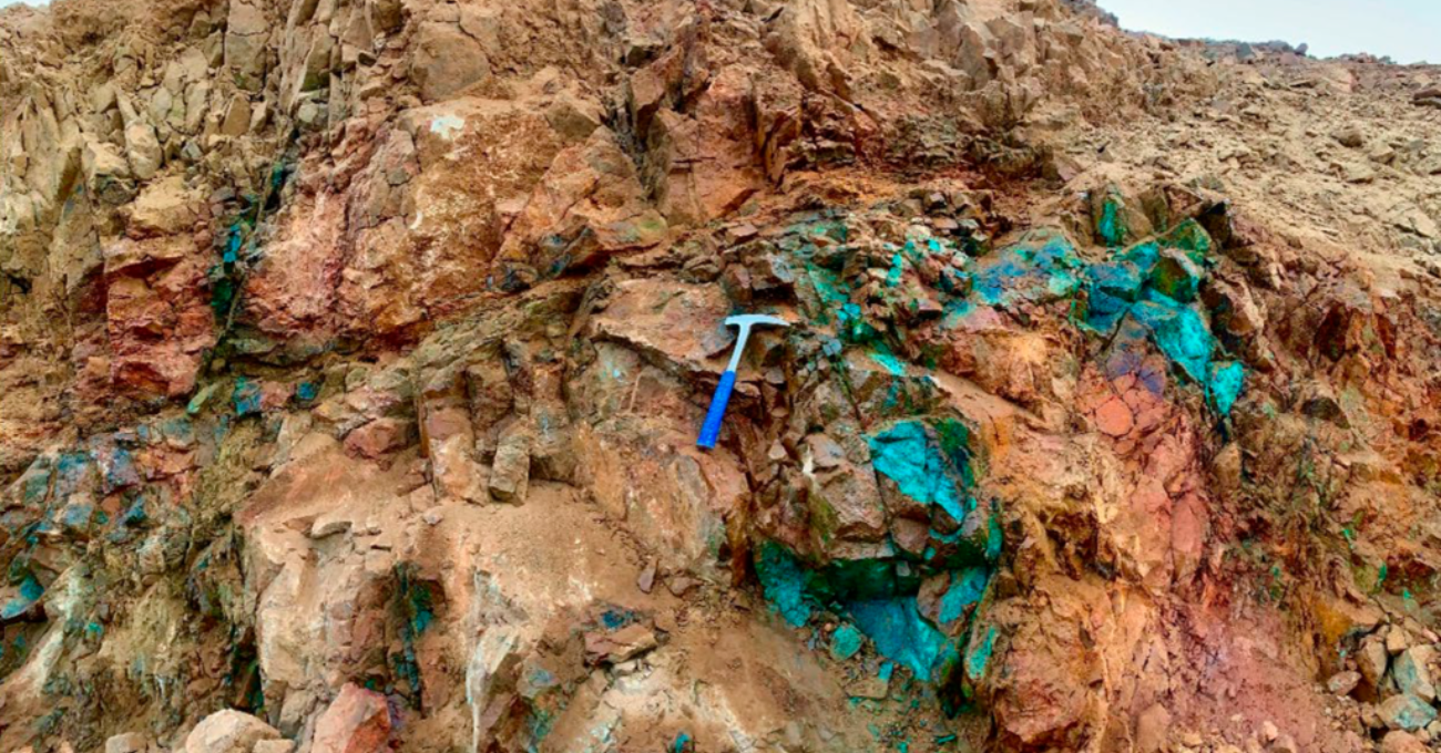 Perforadoras de cobre Marimaca Sulfuros de Pampa Medina – Intersectas Excepcionales 6m de 12.0% Cu dentro de 26m de 4.1% Cu en Bornita dominante en SMRD-13, 40m de 2.1% Cu en SMD-02