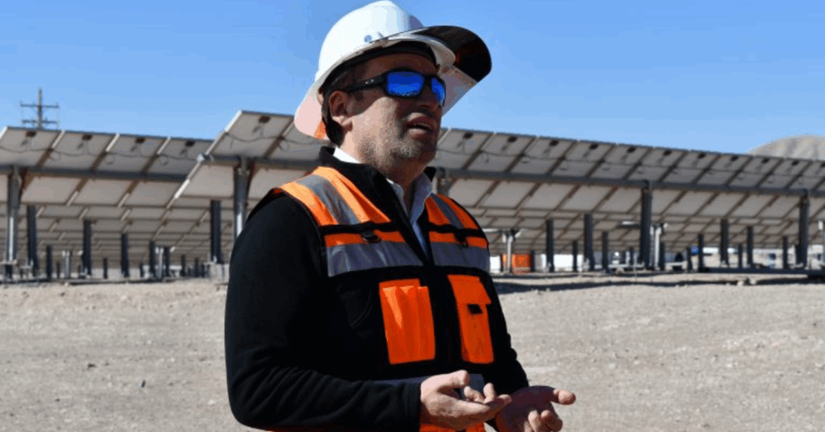 Estudiantes de ingeniería visitan planta fotovoltaica Lalcktur para vincular conocimientos con experiencias reales en energías renovables
