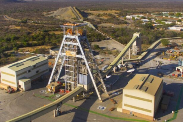 Desplome en ganancias de Valterra Platinum Ltd. por inundaciones y gastos tras separación.