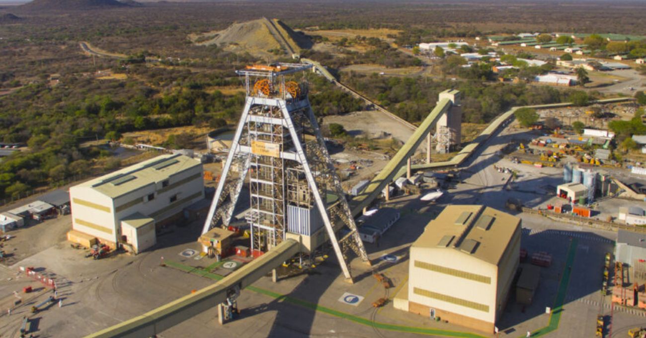 Desplome en ganancias de Valterra Platinum Ltd. por inundaciones y gastos tras separación.