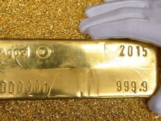 Oro al alza con incertidumbre en aranceles y tasas de interés