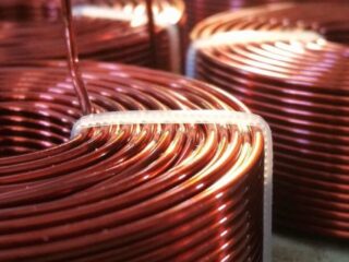 Copper Foils revoluciona industria chilena con tecnología sostenible para baterías y redes.
