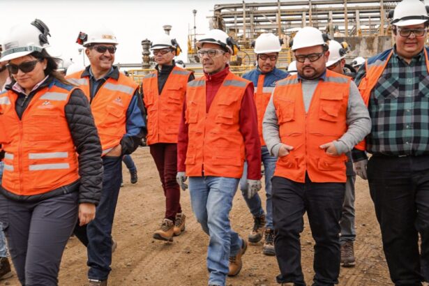 Gobernador Regional y Alcalde de Los Vilos visitan obras de alcantarillado en Caimanes y planta desalinizadora de Minera Los Pelambres