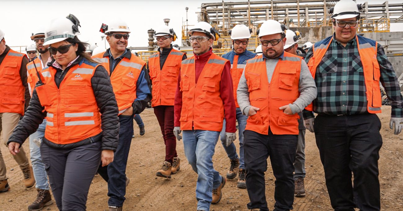 Gobernador Regional y Alcalde de Los Vilos visitan obras de alcantarillado en Caimanes y planta desalinizadora de Minera Los Pelambres