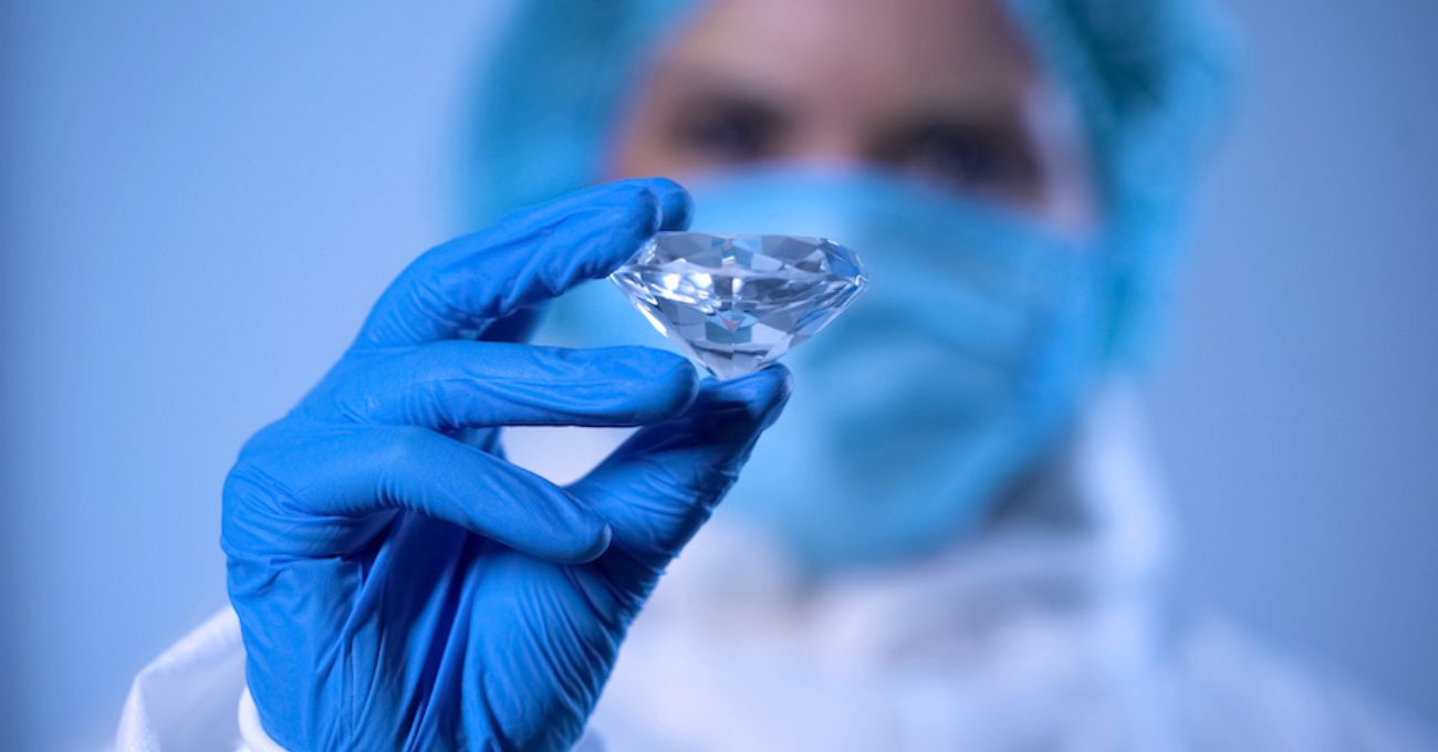 Diamantes de laboratorio desafían a la industria minera de De Beers