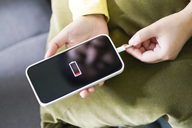 ¿Por qué la batería del iPhone se agota rápido sin usarlo y qué puedes hacer?
