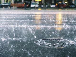 Lluvias volverían a Santiago: sistema frontal amenaza con romper la sequía la próxima semana