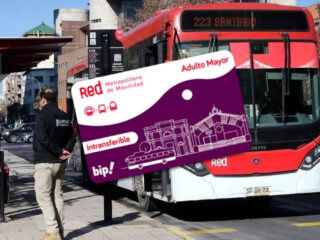 Así puedes acceder al 50 % de descuento en transporte público si eres adulto mayor