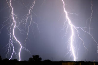 Lluvias, viento y tormentas eléctricas afectarán este viernes a 11 regiones del país