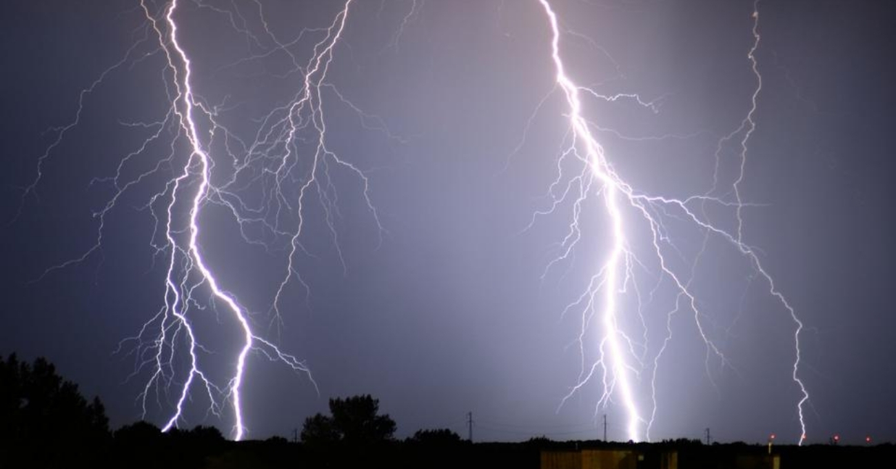Lluvias, viento y tormentas eléctricas afectarán este viernes a 11 regiones del país