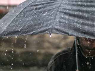 Lluvias y fuertes vientos afectarán este martes a gran parte del sur de Chile