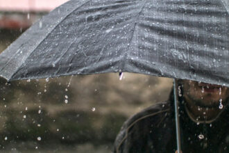 Lluvias y fuertes vientos afectarán este martes a gran parte del sur de Chile