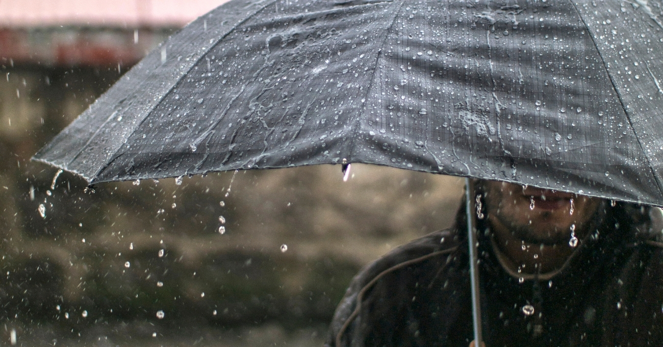 Lluvias y fuertes vientos afectarán este martes a gran parte del sur de Chile