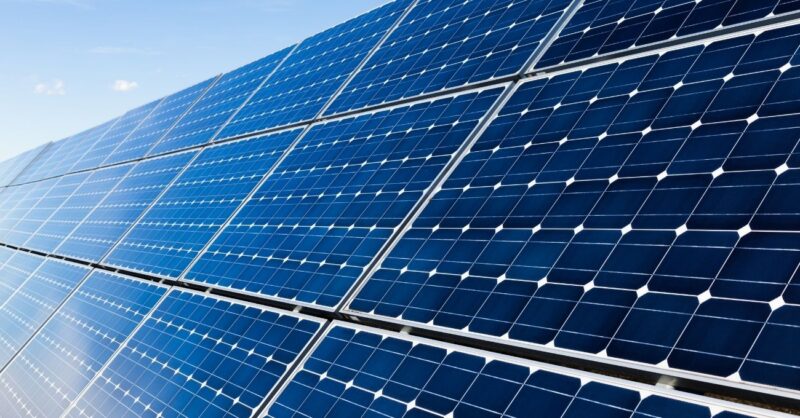 China avanza en energía renovable con su primera planta solar flotante en el mar
