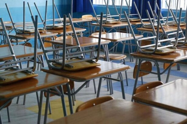 Suspenden clases en comunas costeras de 13 regiones por amenaza de tsunami