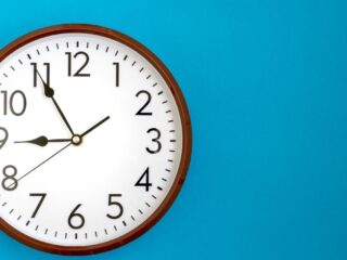Cambio de hora en Chile 2025: confirman la fecha oficial en que se adelantarán los relojes