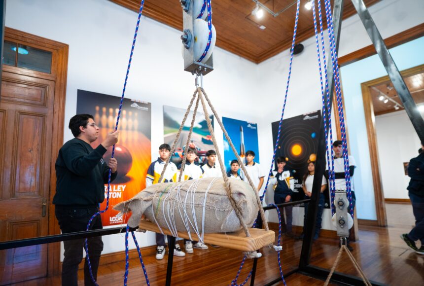 7 mil visitantes: “Museo Newton” es un éxito en Sala de Arte Casa Collahuasi