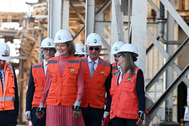 Reyes de Bélgica Exploran Innovación y Sostenibilidad en Planta de Litio en Antofagasta Durante Visita Estratégica
