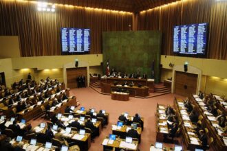 Chile Revoluciona la Inversión: Aprueban Proyecto que Simplifica 380 Permisos Sectoriales para Agilizar Desarrollo y Transparencia