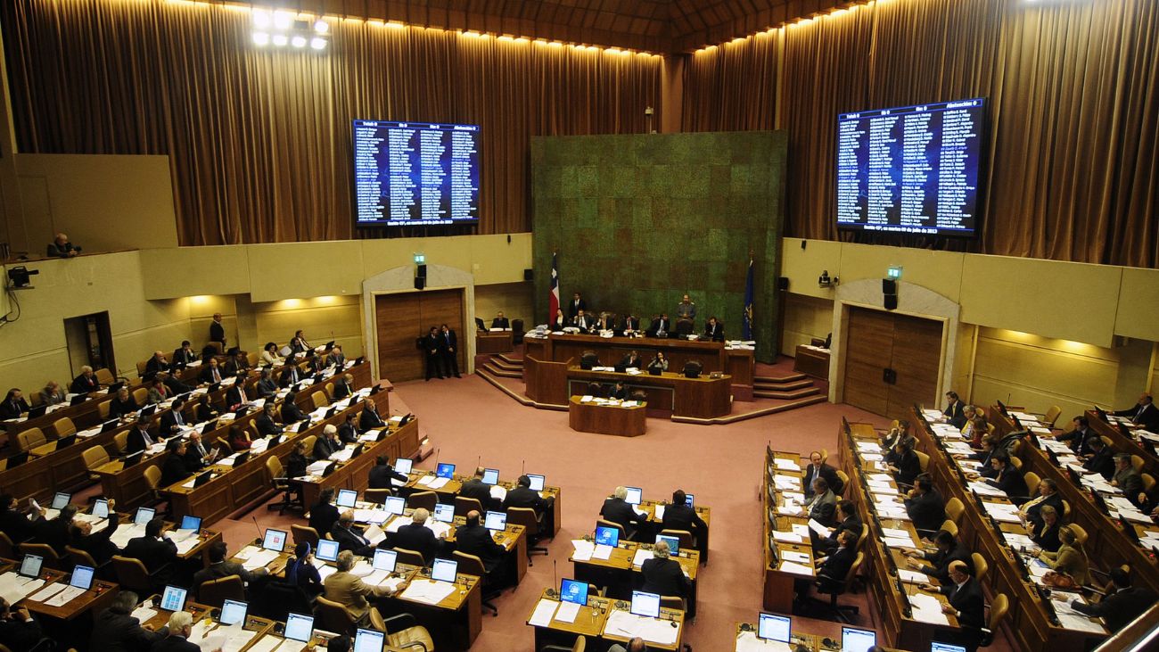 Chile Revoluciona la Inversión: Aprueban Proyecto que Simplifica 380 Permisos Sectoriales para Agilizar Desarrollo y Transparencia