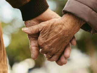 Caja Los Andes Ofrece $40.000 con Bono Bodas de Oro a Pensionados con 50 Años de Unión